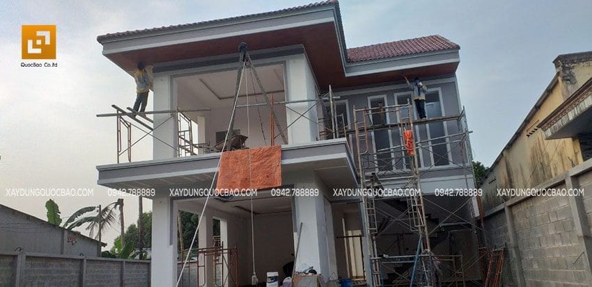 Thi công lăn sơn lót, sơn nước trang trí các khu vực phía ngoài biệt thư - ảnh 1