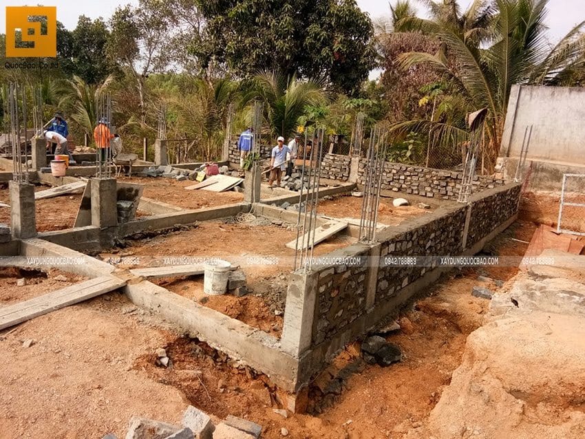 Biệt thự nhà vườn 2 tầng mặt tiền 10m tại Vĩnh Cửu của gia đình chị Hoàng 141 Thi công xây đá móng dầm tầng trệt - Ảnh 1