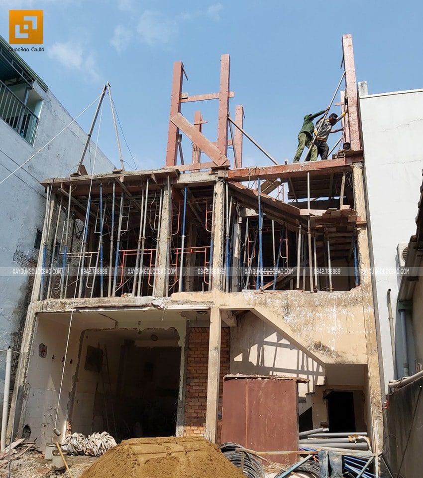 Lắp dựng cofa cột, dầm, sàn tầng tum