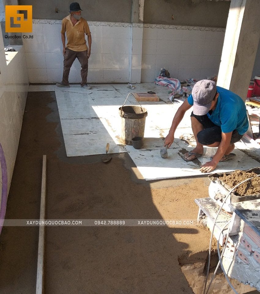 Lát gạch men bên trong nhà