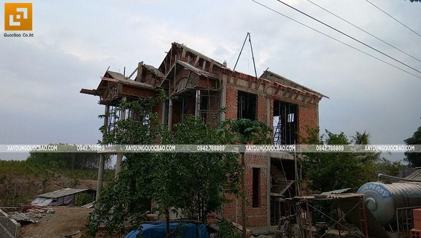 Thi công phần thô ngoại thất biệt thự 2 tầng - ảnh 11