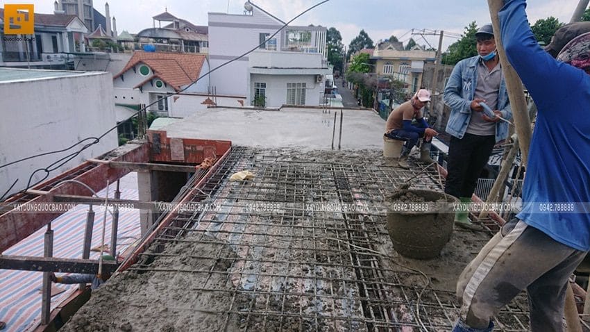Đổ bê tông dầm, sàn lầu 1 - ảnh 2