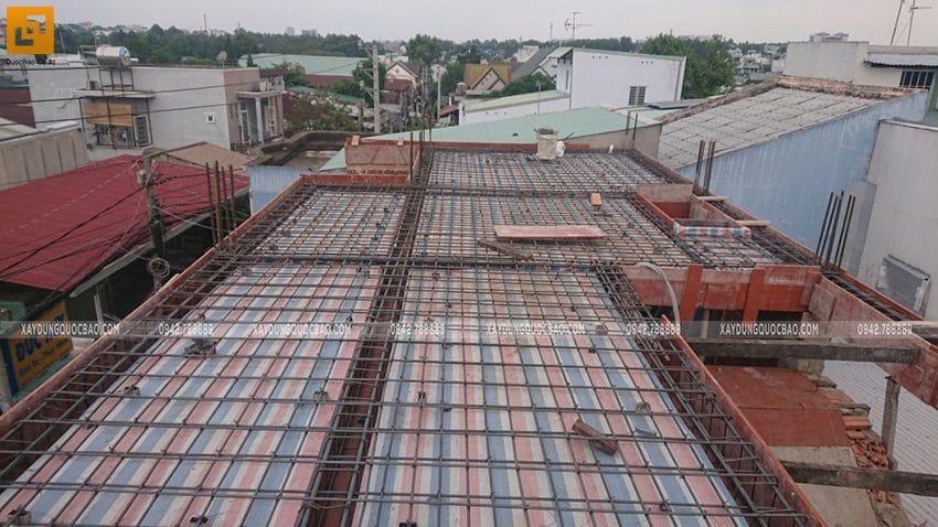 Lắp đặt cốt thép dầm sàn lầu 1