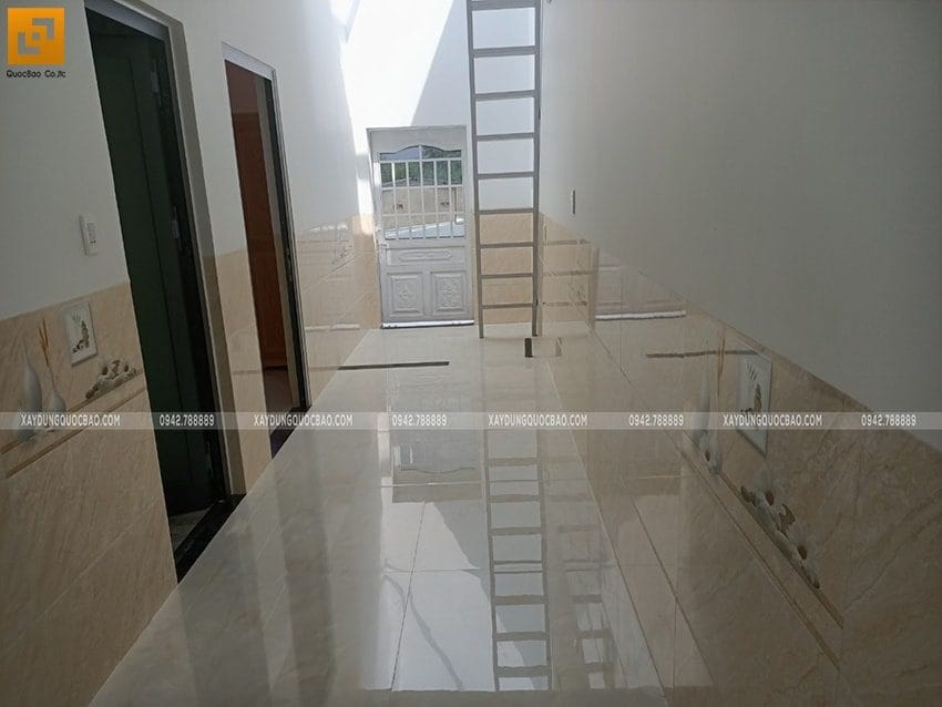 Dự Án Nhà Phố Tân Cổ Điển 2 Tầng Đẹp Tại Vĩnh Cửu Của Anh Tiến - Np20107 25 Hành lang dẫn qua các phòng ngủ tại lầu 1