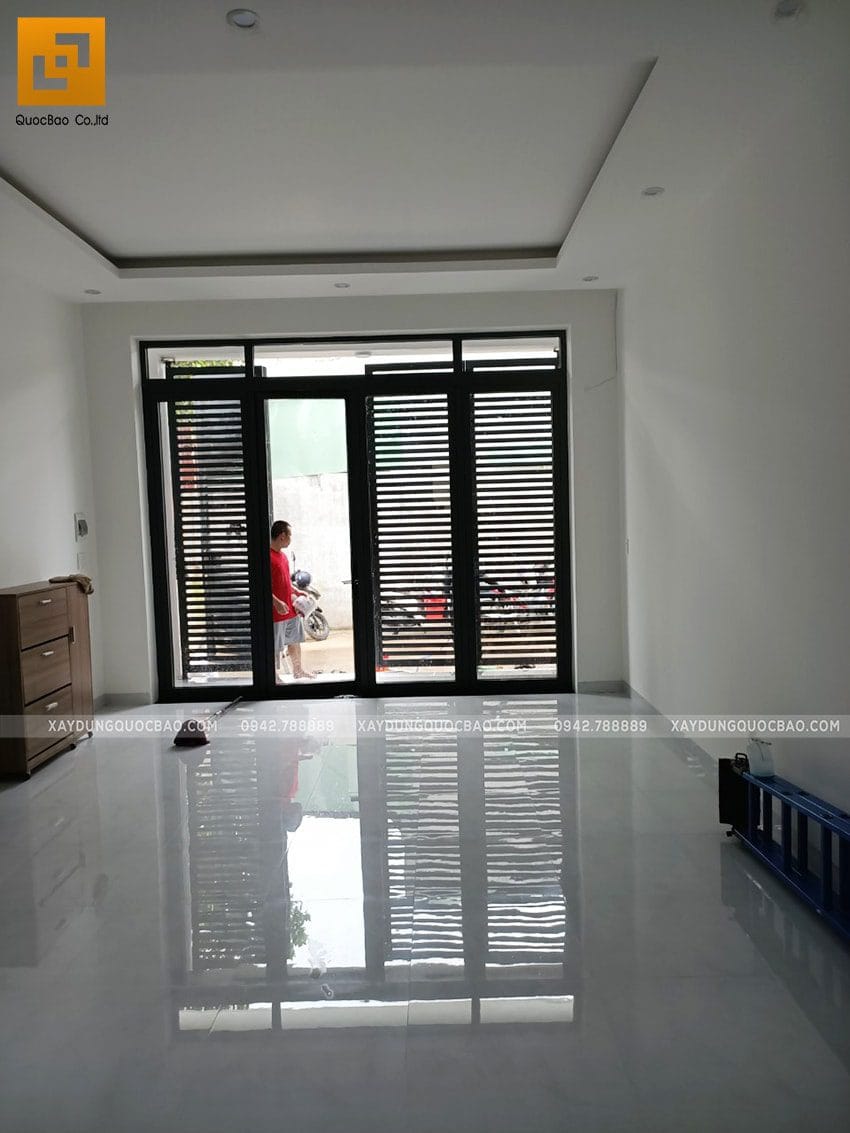 View phòng khách nhìn ra phía trước nhà