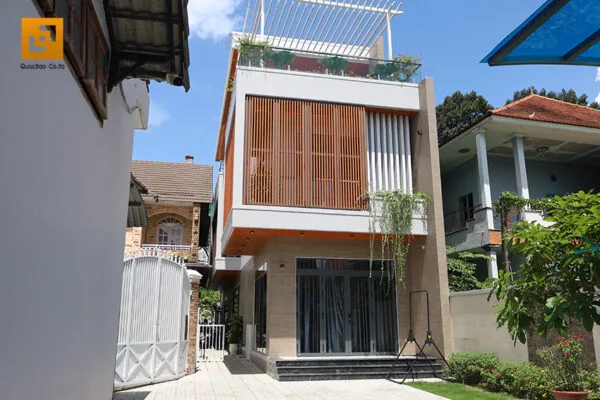 Mặt tiền biệt thự 3 tầng hiện đại gia đình anh Kiệt, chị Đào. Ảnh 1