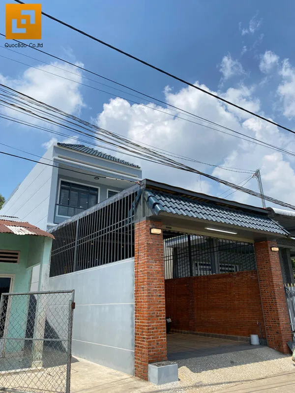 Bàn giao nhà cho chủ đầu tư. Mặt tiền ngôi biệt thự mini 2 tầng. Ảnh 3