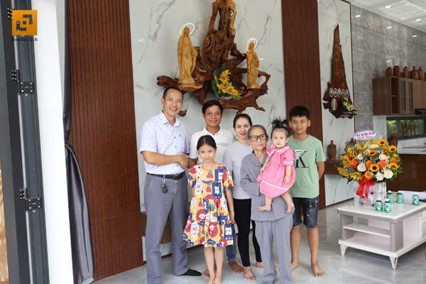 Bàn giao nhà vườn hiện đại cho chủ đầu tư