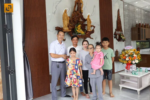 Bàn giao nhà vườn hiện đại cho chủ đầu tư