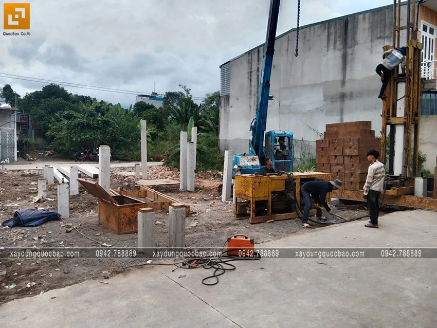 Tổng hợp Mẫu Biệt Thự 2 tầng đẹp hiện đại Quốc Bảo đã bàn giao gia chủ 30 Công tác định vị tim cọc + thực hiện ép cọc