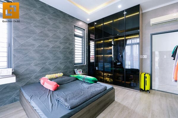 Năng Lực Thi Công 123 Hệ tủ đựng quần áo với đèn led đẹp mắt, kính tối màu sang trọng