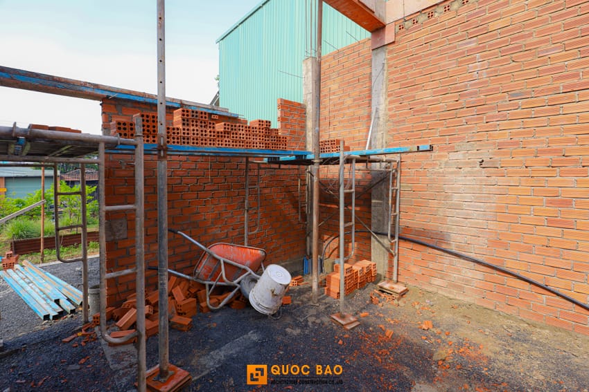 Dự án nhà phố hiện đại 2 tầng GĐ anh Đạt tại Tân Hiệp - NP25004 30 đổ bê tông sàn tầng 1 nhà phố hiện đại