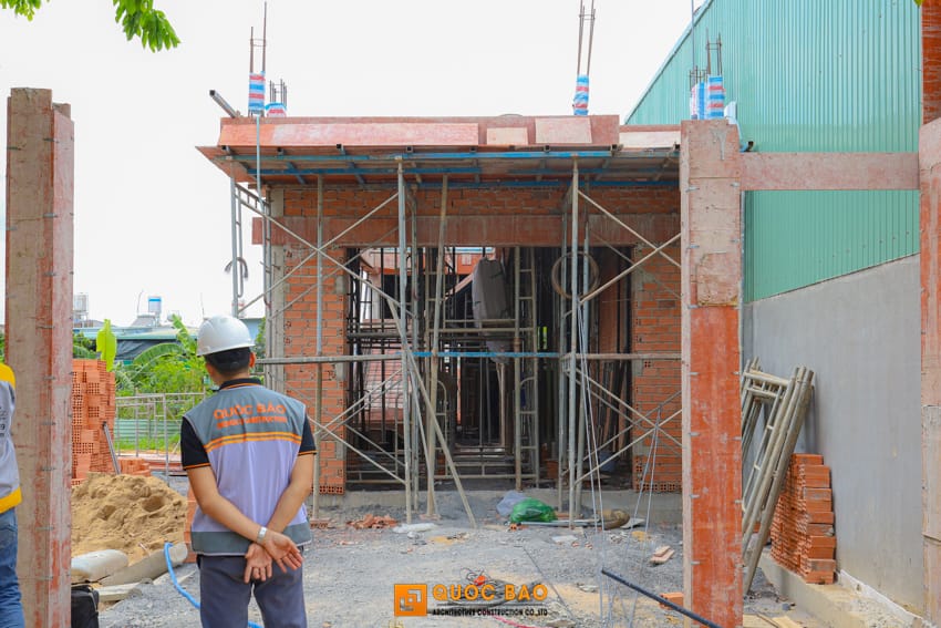 Dự án nhà phố hiện đại 2 tầng GĐ anh Đạt tại Tân Hiệp - NP25004 31 đổ bê tông sàn tầng 1 nhà phố hiện đại