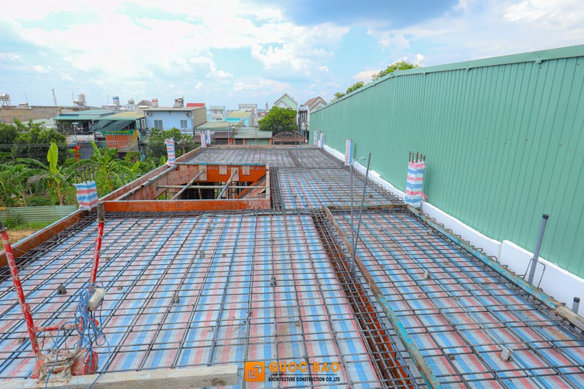 Dự án nhà phố hiện đại 2 tầng GĐ anh Đạt tại Tân Hiệp - NP25004 35 đổ bê tông sàn tầng 1 nhà phố hiện đại