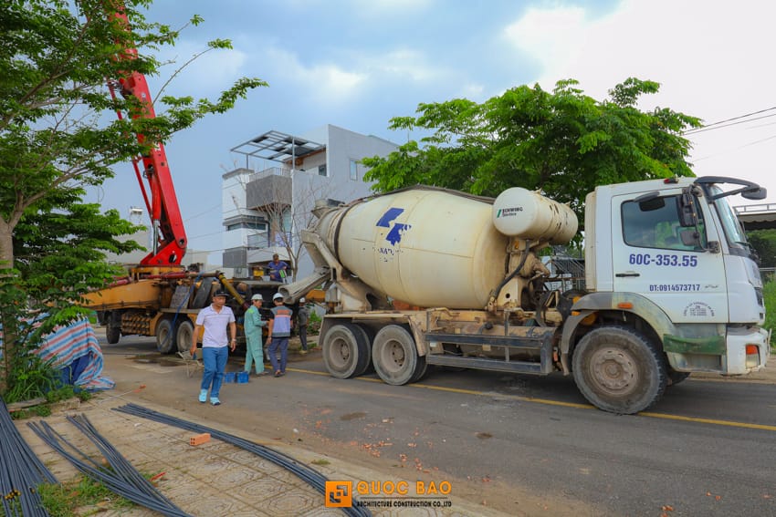 Dự án nhà phố hiện đại 2 tầng GĐ anh Đạt tại Tân Hiệp - NP25004 29 đổ bê tông sàn tầng 1 nhà phố hiện đại