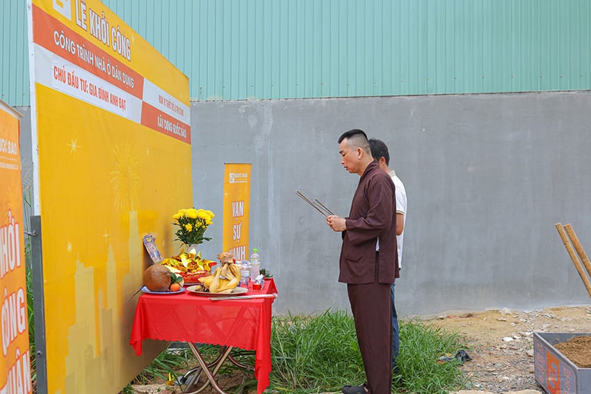 Dự án nhà phố hiện đại 2 tầng GĐ anh Đạt tại Tân Hiệp - NP25004 14 Lễ khởi công nhà phố hiện đại