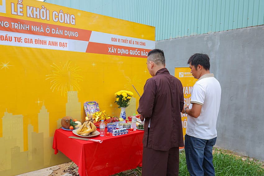 Dự án nhà phố hiện đại 2 tầng GĐ anh Đạt tại Tân Hiệp - NP25004 15 Lễ khởi công nhà phố hiện đại