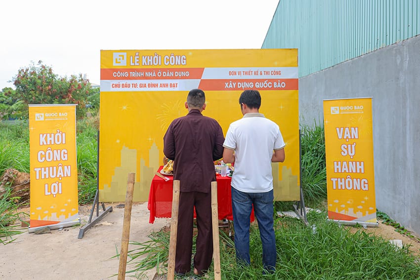 Dự án nhà phố hiện đại 2 tầng GĐ anh Đạt tại Tân Hiệp - NP25004 16 Lễ khởi công nhà phố hiện đại