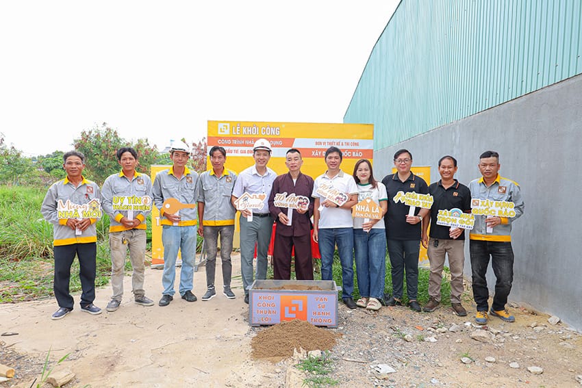 Dự án nhà phố hiện đại 2 tầng GĐ anh Đạt tại Tân Hiệp - NP25004 4 Lễ khởi công nhà phố hiện đại