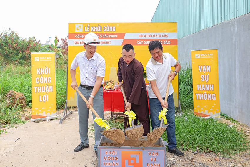 Dự án nhà phố hiện đại 2 tầng GĐ anh Đạt tại Tân Hiệp - NP25004 5 Lễ khởi công nhà phố hiện đại